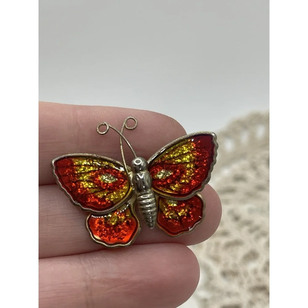 Vintage‎ Gold Tone Butterfly Pin Brooch with Red Orange Glitter Enamel Accessory